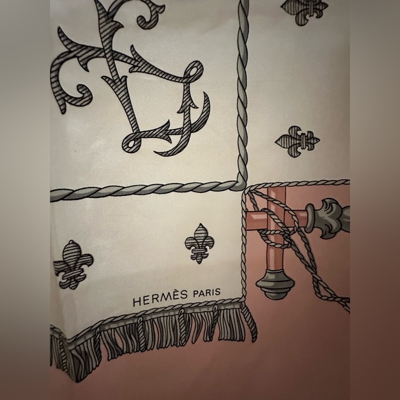 Hermes Scarf "Vue Du Carosse” in Light Pink/Light Blue/Ivory/Grey - Picture 2 of 6